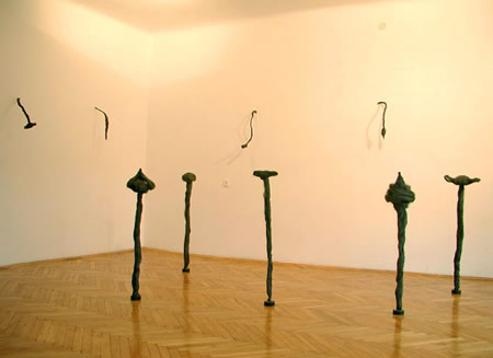 Małgorzata Turewicz-Lafranchi – Słupki i pręciki – wata stalowa, drut, 2002